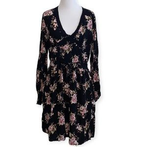🎀 3/$20 Xhilaration large floral‎ long sleeved dress